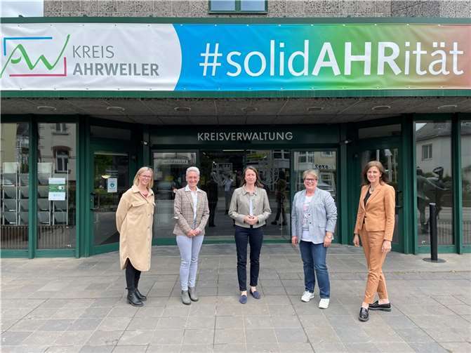 Landrätin Cornelia Weigand (Mitte) begrüßte im Kreishaus Vorstandsvertreterinnen der Unternehmerfrauen im Handwerk (v. l. n. r.): Janine Röber, Daniela Dalinghoff, die 2. Vorsitzende Kerstin Sonntag und Heike Ziss. Foto: Kreisverwaltung Ahrweiler