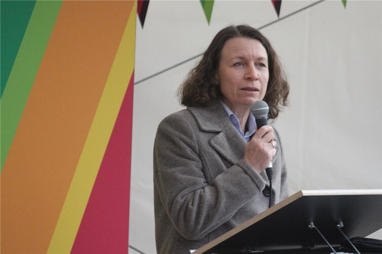 Landrätin Cornelia Weigand bezeichnete den Kurpark als „Herz der Gesundheitsstadt“. Foto: DU