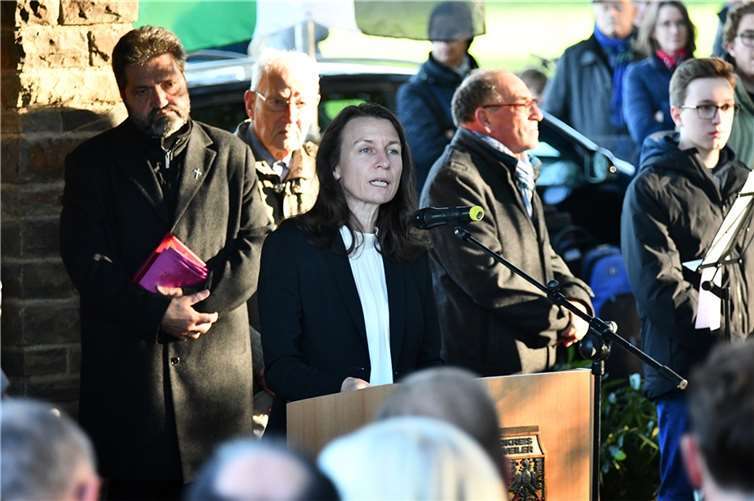 Landrätin Cornelia Weigand konnte zahlreiche Ehrengäste bei der kreisweiten Veranstaltung begrüßen.