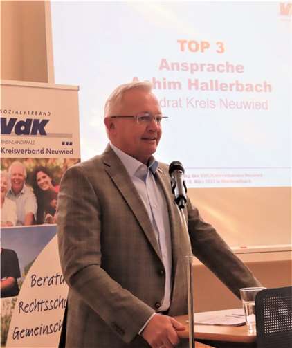 Landrat Achim Hallerbach bei seinen Ausführungen zu aktuellen Themen im Kreis Neuwied.