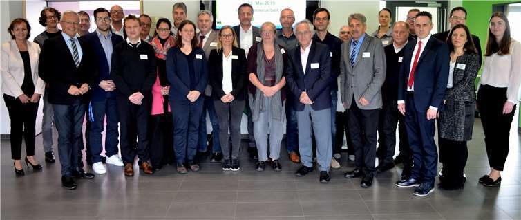 Landrat Achim Hallerbach berief eine Expertenkommission zum Thema „Gesundheitsversorgung im Landkreis Neuwied“ ein. Moderiert von Professor Dr. Wolfgang Goetzke, geschäftsführendes Vorstandsmitglied des Gesundheitsregion KölnBonn e.V., identifizierten die Fachleute bei ihrem ersten Zusammentreffen vielfache Handlungsbedarfe.