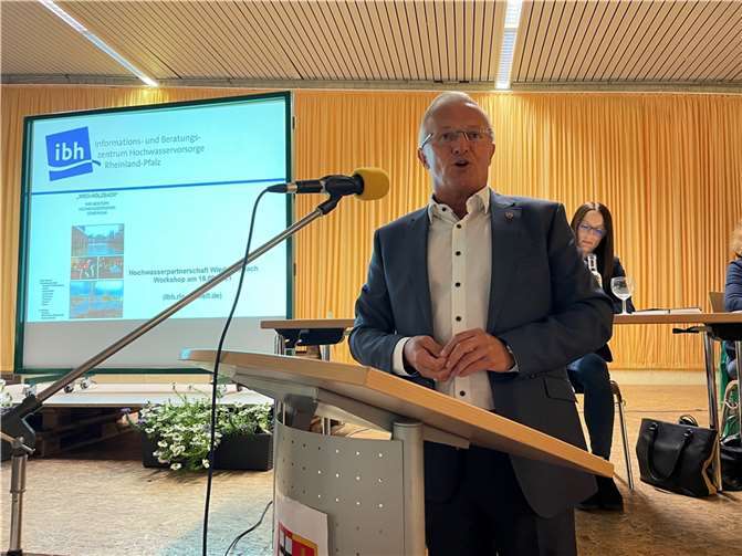 Landrat Achim Hallerbach fordert Gefahrenkarten für die Wied.