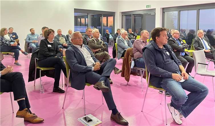 Landrat Achim Hallerbach hat alle 61 Ortsbürgermeister des Kreises eingeladen, um Ihnen an zwei Terminen zu den verschiedenen aktuellen Themen – vom Klimaschutz über „Naturgenuss“ bis zu Hochwasserschutz und wirtschaftlicher Entwicklung – Informationen aus erster Hand zu geben.Quelle: Kreisverwaltung Neuwied