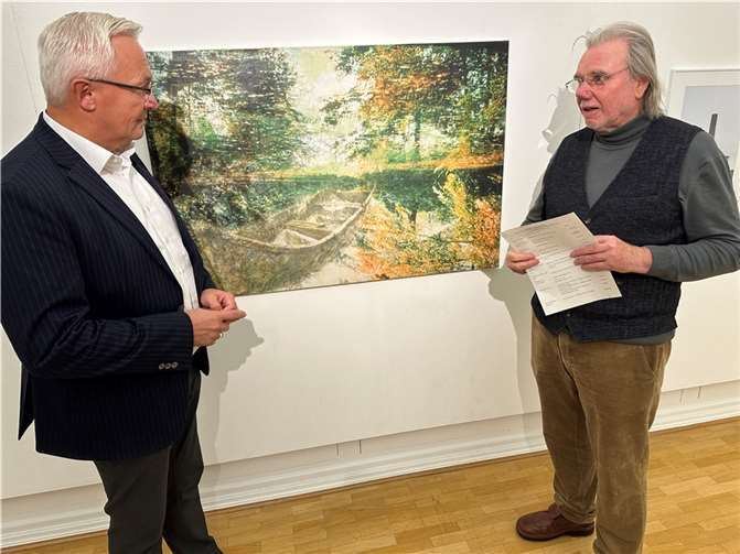 Landrat Achim Hallerbach mit Prof. Dr. Lars Ulrich Schnackenberg  Foto: Thomas Herschbach