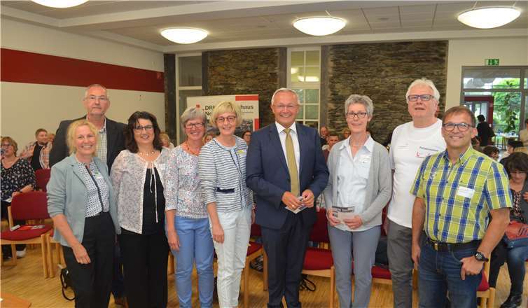 Landrat Achim Hallerbach mit den Akteuren des Fachtages.privat