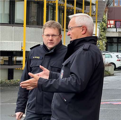 Landrat Achim Hallerbach und Brand- und Katastrophenschutz-Inspekteur Holger Kurz. Quellen: Kreis Neuwied