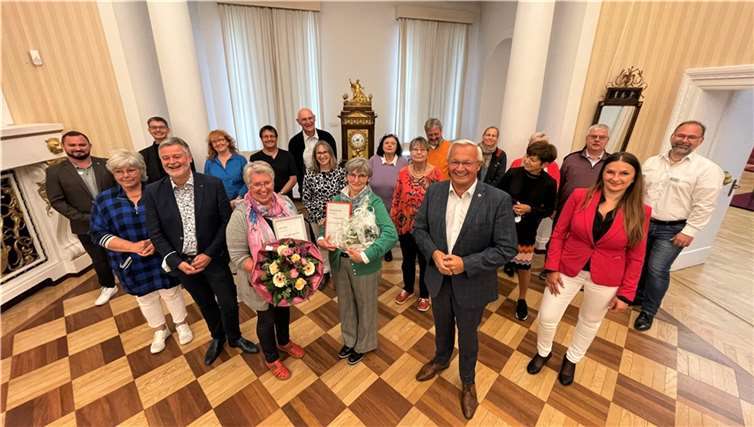 Landrat Achim Hallerbach und Caritas-Direktor Eberhard Köhler dankten den Lernpaten für ihren Einsatz. Quelle: Kreisverwaltung Neuwied