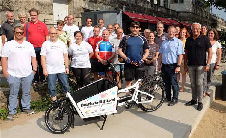 Landrat Achim Hallerbach und Oberbürgermeister Jan Einig zeichneten die Gewinner des diesjährigen Stadtradelns aus.