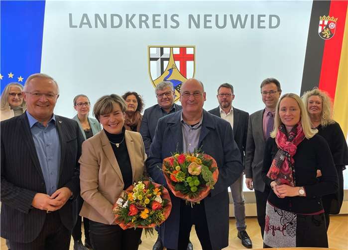 Landrat Achim Hallerbach verabschiedete Dagmar Krawatowski und Thomas Ecker in den Ruhestand. Foto: privat