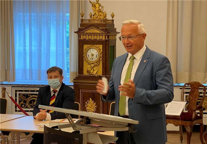 Landrat Achim Hallerbach während seiner Rede.