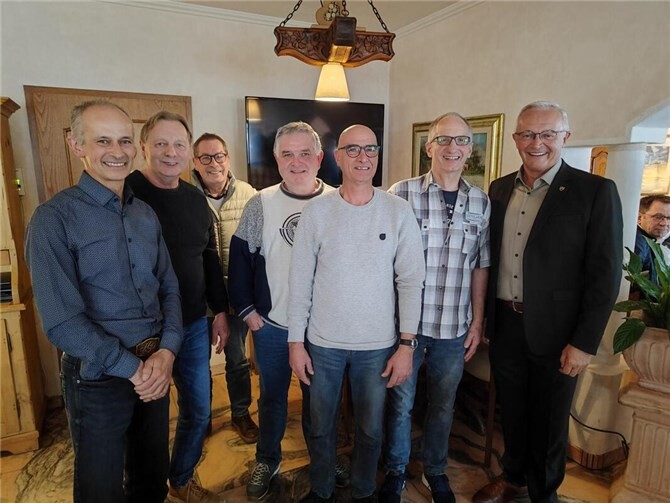 Landrat Achim Hallerbach war jüngst zu Gast auf der Innungsversammlung der Maler- und Lackierer-Innung des Landkreises Neuwied, die eine ausgewogene Mischung aus wirtschaftlicher Analyse, fachlichem Austausch und zukunftsorientierten Impulsen bot.  Foto: Michael Braun