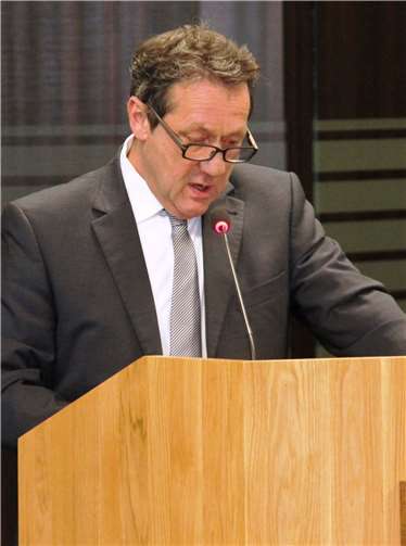 Landrat Achim Schwickert berichtet im Kreistag.Pressestelleder Kreisverwaltung