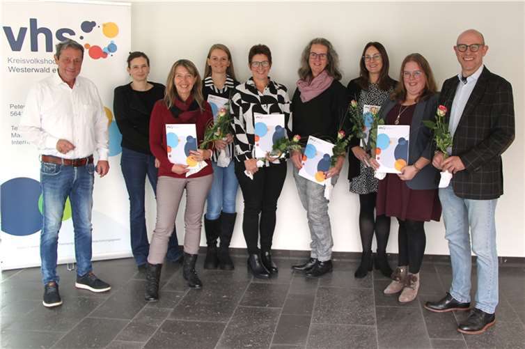 Landrat Achim Schwickert gratulierte zur erfolgreich abgeschlossenen Weiterbildung.  Foto: Carolin Faller / Pressestelle der Kreisverwaltung