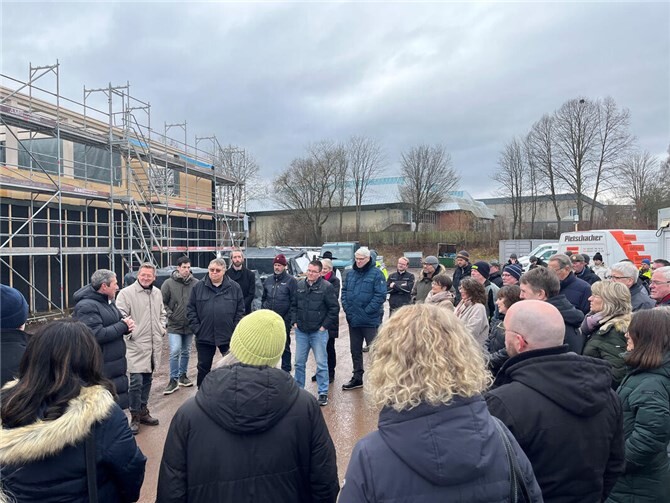 Landrat Achim Schwickert (links im Bild) dankte allen Beteiligten herzlich.