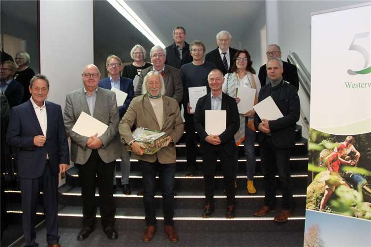 Landrat Achim Schwickert verabschiedete ehemalige Kreistagsmitglieder und Kreisbeigeordnete. Foto: Kreisverwaltung / Carolin Faller