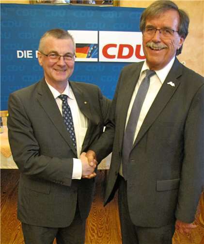 Landrat Alexander Saftig begrüßt die Kandidatur von Klaus Bell.Gerald Arleth