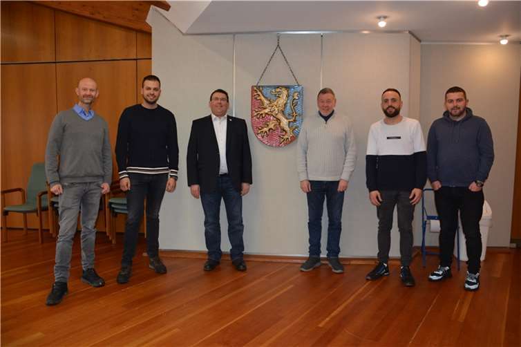 Landrat Denninghoff empfing den Geschäftsführer und zwei Mitarbeiter des albanischen Abfallentsorgungsunternehmens KRWM.  Foto: Saskia Daubach-Metz