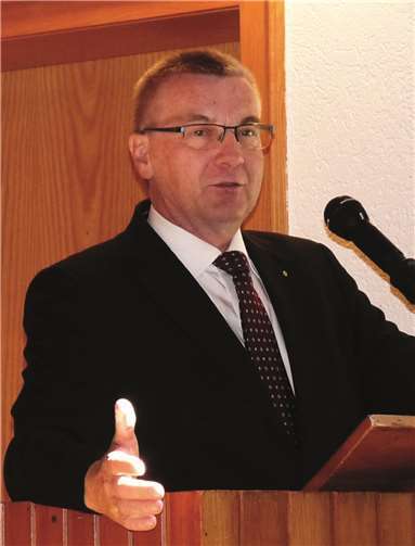 Landrat Dr. Alexander Saftig brach für die großartige Arbeit der Freiwilligen Feuerwehr im Allgemeinen und für das Ehrenamt im Besonderen eine Lanze.