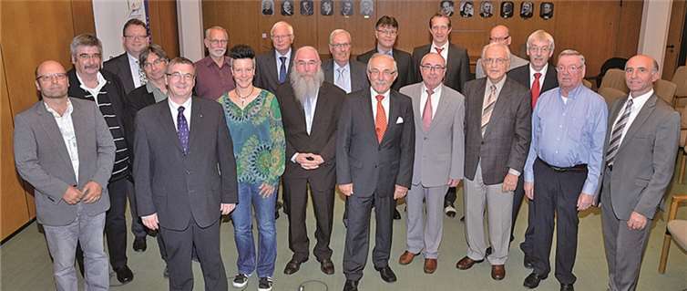 Landrat Dr. Alexander Saftig dankte 21 ehemaligen Mitgliedern des Kreistages, die diesem nach der Kommunalwahl nicht mehr angehören. KV MYK