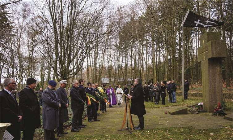 Landrat Dr. Alexander Saftig erinnerte an unsere Pflicht, aus den vergangenen Kriegen zu lernen und unsere demokratischen Werte zu erhalten.  Foto EP