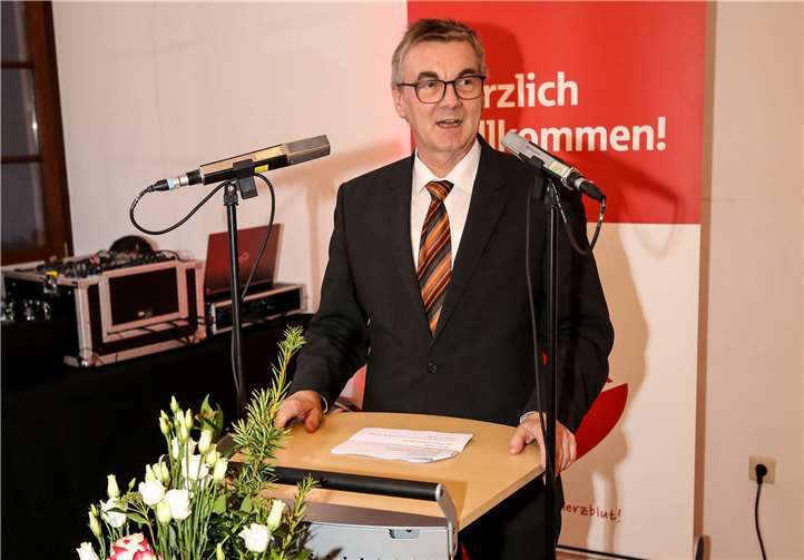 Landrat Dr. Alexander Saftig ist auf die Weinkultur des Landkreises Mayen-Koblenz stolz und tritt leidenschaftlich für den Riesling ein.