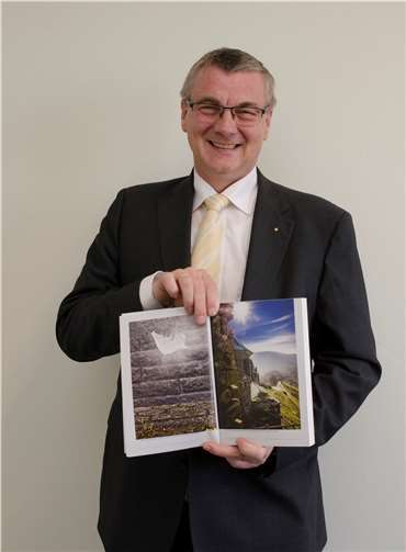 Landrat Dr. Alexander Saftig ist schon gespannt auf die neuen Fotobeiträge der Jugendlichen.