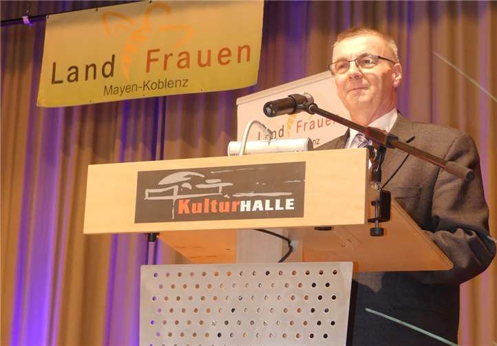 Landrat Dr. Alexander Saftig lobte das vorbildliche Engagement der Landfrauen und sieht in ihrer Verbindung eine Institution.