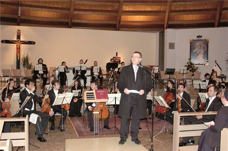 Landrat Dr. Alexander Saftig stellte den Zusammenhang zwischen Konzert und Jubiläum dar.