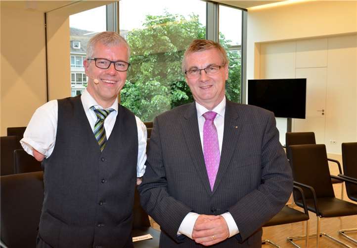 Landrat Dr. Alexander Saftig und Rainer Schmidt waren sich einig, dass Inklusion ein Thema der aktuellen politischen Agenda ist und auf längere Zeit bleiben wird.Privat