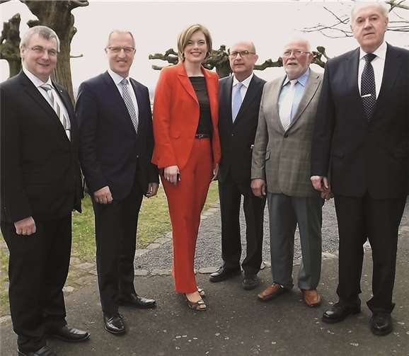 Landrat Dr. Alexander Saftig (v.l.n.r.) , Josef Dötsch (MdL), Julia Klöckner (MdL), Bürgermeisterkandidat Michael Kessler, Werner Dietz, Stadtverbandsvorsitzender Bernhard Wiemer. privat