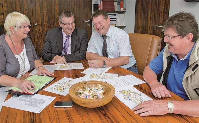 Landrat Dr. Alexander informiert sich über die Neuerungen beim Kreismusikverband.privat