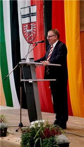 Landrat Dr. Jürgen Pföhler begrüßte den neuen Schulleiter.