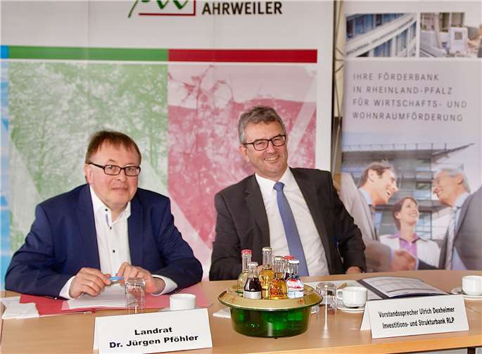 Exzellente Zusammenarbeit von Kreisverwaltung und Förderbank des Landes  Landrat Dr. Jürgen Pföhler und Ulrich Dexheimer, Vorstandssprecher der Investitions- und Strukturbank Rheinland-Pfalz (ISB) bei der Pressekoferenz. -KG-
