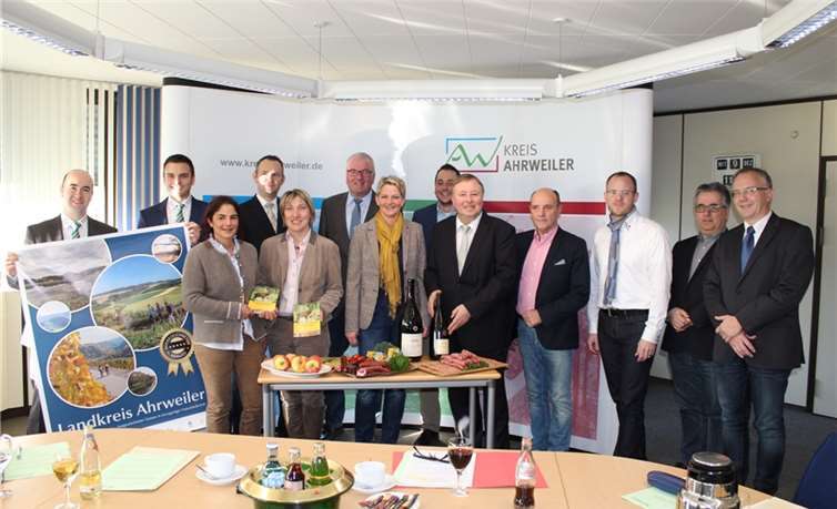 Landrat Dr. Jürgen Pföhler und die Vertreter der Mitwirkenden für den Kreis Ahrweiler auf der „Grünen Woche“ 2016 in Berlin.DU