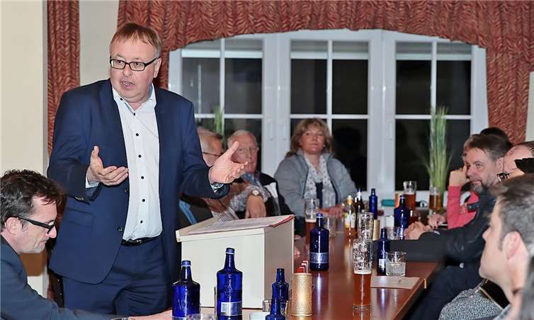 Landrat Dr. Pföhler sprach beim offenen Bürgerstammtisch des CDU-Gemeindeverbandes Adenau. Foto: Werner Dreschers