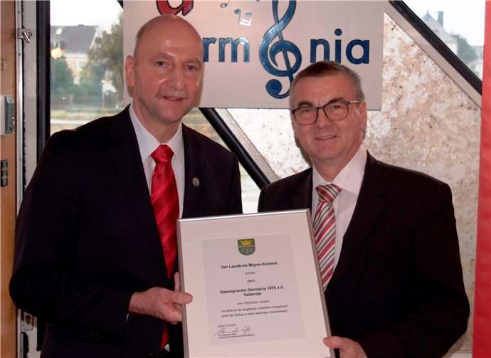 Landrat Dr. Saftig gratuliert dem GV Germania zum Jubiläum 150 Jahre.