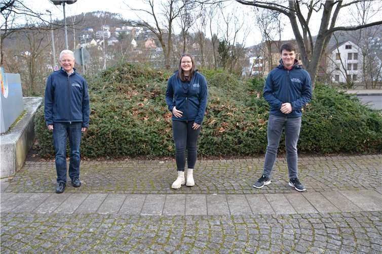 Landrat Frank Puchtler, Maxine Heidrich und Elias Kießling.  Foto: Rhein-Lahn-Kreis