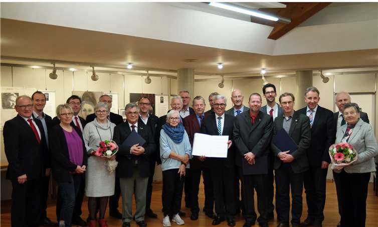 Landrat Frank Puchtler und Minister Roger Lewentz übernahmen die Ehrungen von fünf verdienten Persönlichkeiten aus dem Landkries im Beisein von zahlreichen Angehörigen, heimischen Politikern und Wegbegleitern. Fotos: ND
