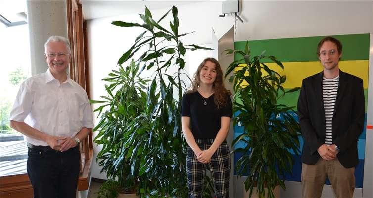 Landrat Frank Puchtler und Naturpark-Referent Stefan Eschenauer freuen sich auf die Zusammenarbeit mit Michelle Brandtner. Foto: privat
