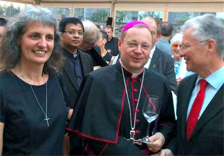 Landrat Frank Puchtler und seine Gattin Anne gratulierten dem neuen Bischof Georg Bätzing persönlich. Rhein-Lahn-Kreis