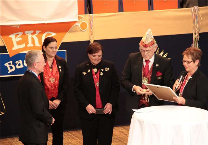 Landrat Frank Puchtler wurde vom Präsidenten des RKK Hans Mayer geehrt.