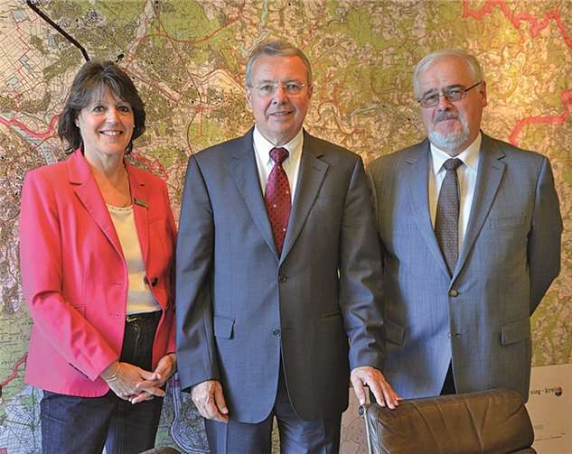 Landrat Frithjof Kühn mit Kreisdirektorin Annerose Heinze und Kreispersonaldezernent Bernd Carl. privat