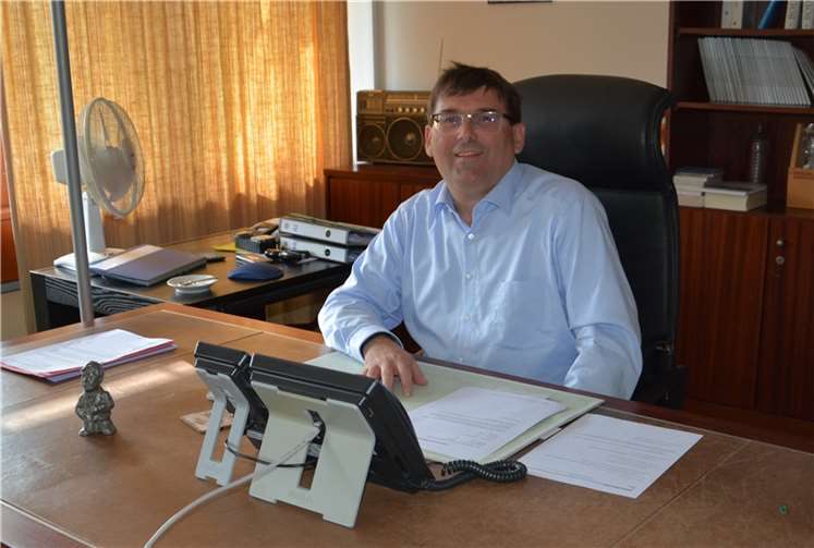 Landrat Jörg Denninghoff an seinem neuen Arbeitsplatz.  Foto: Rhein-Lahn-Kreis