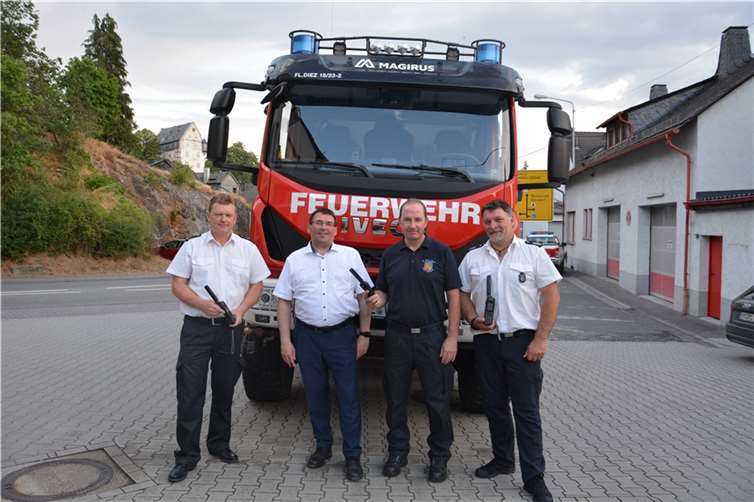 Landrat Jörg Denninghoff sowie der Brand- und Katstrophenschutzinspekteur des Landkreises Guido Erler und seine beiden Vertreter Lars Ritscher und Marcus Grün begrüßen diese Anschaffung sehr. Foto: Kreisverwaltung/ Oliver Brandt