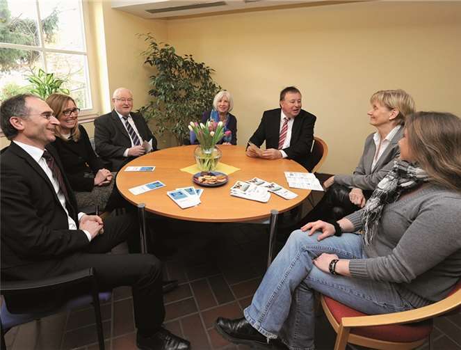 Landrat Jürgen Pföhler und Theo Krayer vom Jobcenter Landkreis Ahrweiler machten sich ein Bild von den neuen Räumlichkeiten. FIX