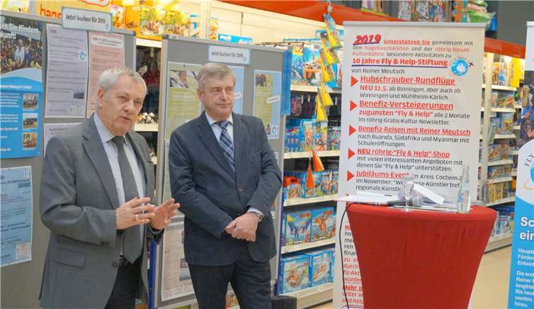 Landrat Manfred Schnur erläuterte und lobte das jahrzehntelange Engagement für das afrikanische Partnerland Ruanda.