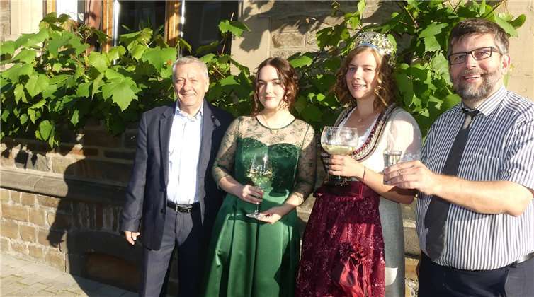 Landrat Manfred Schnur und BM Wolfgang Lambertz waren beim Abholen der Majestäten mit von der Partie.