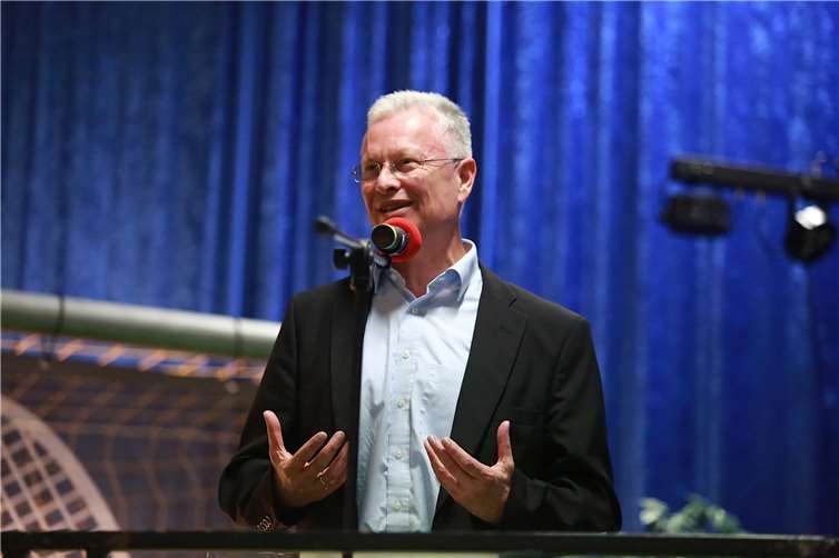 100 Jahre Spiel und Sport in Arzbach  Landrat Puchtler gratuliert zum Jubiläum und betont, dass Fußball unser Leben sei!