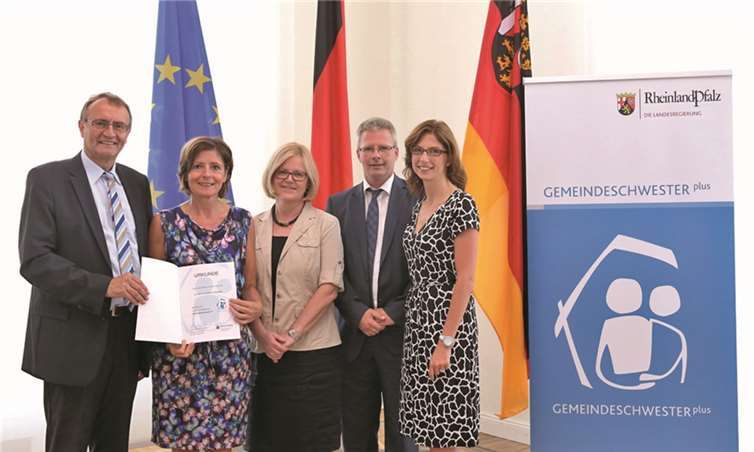 Landrat Rainer Kaul, Ministerpräsidentin Malu Dreyer, Sozialamtsleiterin Agnes Ulrich, Verwaltungsleiter St. Josefshaus Hausen Thomas Heucher und Sozialministerin Sabine Bätzing-Lichtenthäler (v.l.). Bildergalerie rlp