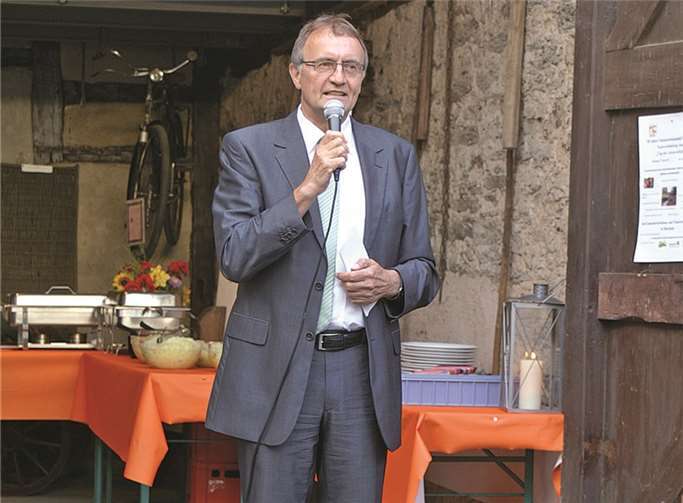 Landrat Rainer Kaul begrüßte die Gäste und Ehrengäste im Dorfmuseum Niederbreitbach zur Siegerehrung der Aktion „Unser Dorf hat Zukunft“.
